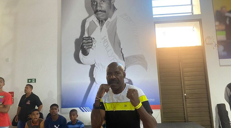 Holyfield agradece pelo evento de boxe em sua homenagem 3