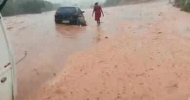 Fortes chuvas causam alagamentos e deixam famílias desabrigadas em Entre Rios-BA 1