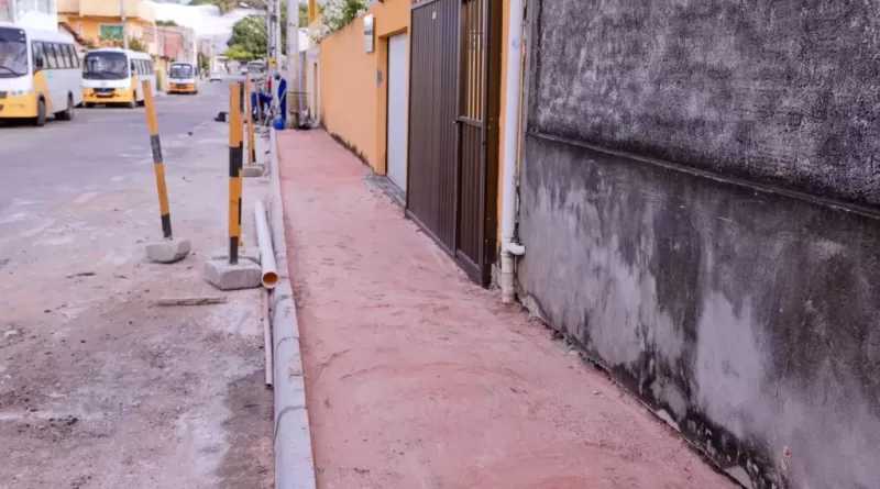 Prefeitura prioriza obra de passeios em via problemática de Vila de Abrantes