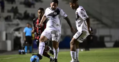 Vitória sofre dois gols na primeira etapa, mas empata no fim em duelo contra a Ponte 2