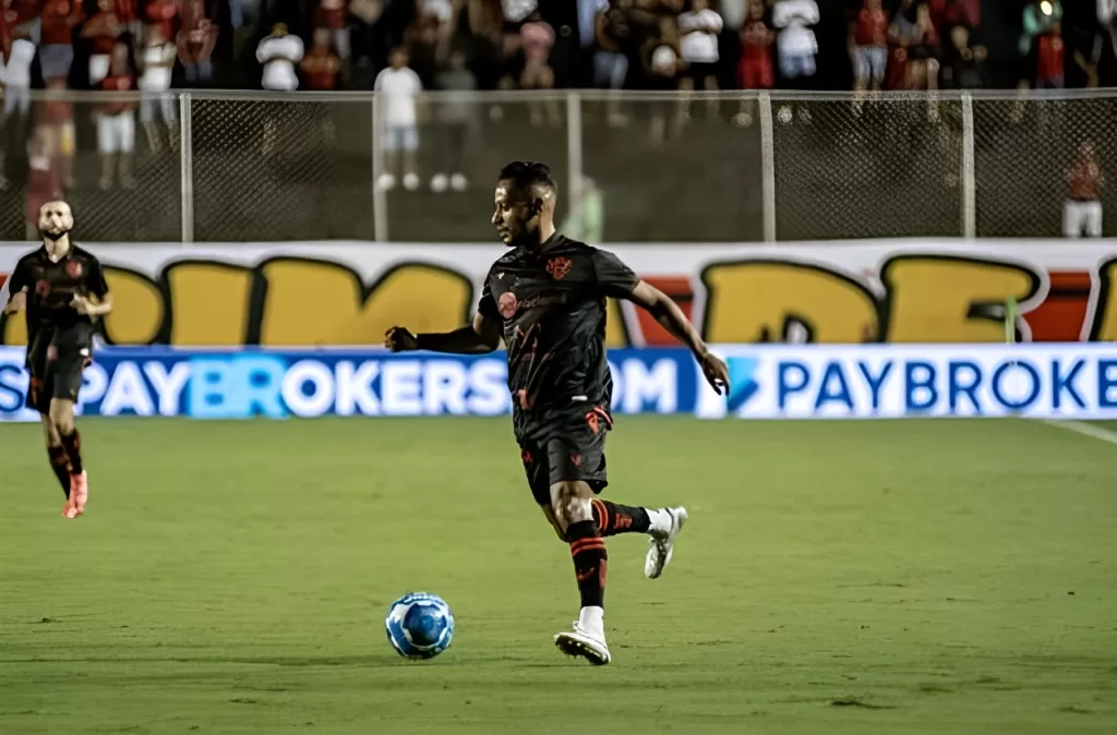 Sob pressão, Vitória vence o Ceará e segue no G-4 da Série B