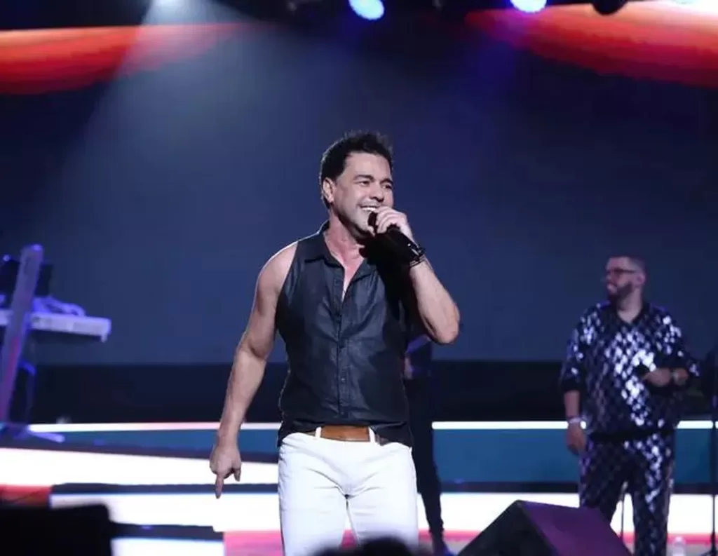 Zezé Di Camargo preocupa fãs com falha em sua voz durante show em São Paulo 1