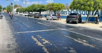 Tempo quente no Ceará derrete asfalto e faz pneus de carros grudarem no chão