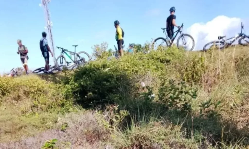 Ciclista é morto a tiros em trecho da BA-099 próximo à Guarajuba