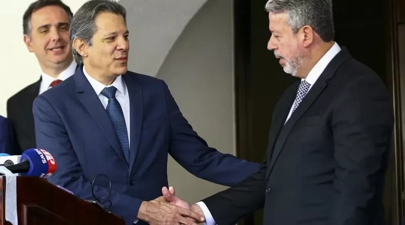 Conflito! Fala de Haddad faz deputados cancelar reunião sobre arcabouço fiscal