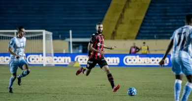 Com dois gols de bola parada, Vitória perde para o Londrina no Estádio do Café