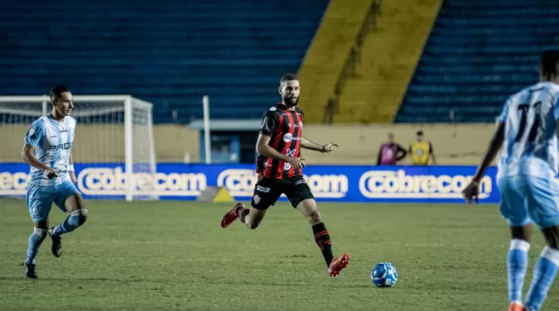 Com dois gols de bola parada, Vitória perde para o Londrina no Estádio do Café