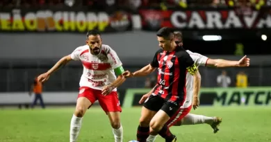 Vitória faz jogo irreconhecível e sofre goleada histórica do CRB em Maceió