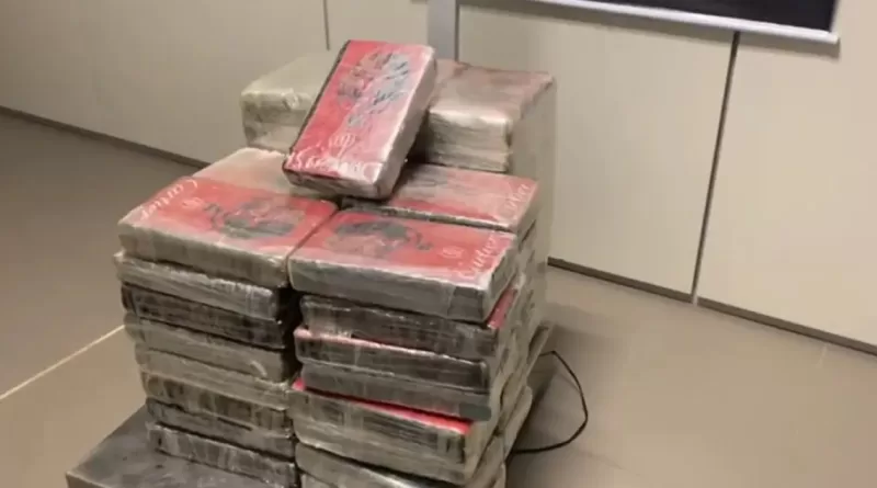 Homem é interceptado e preso com cerca de 70 kg de cocaína em veículos próximo a Arembepe