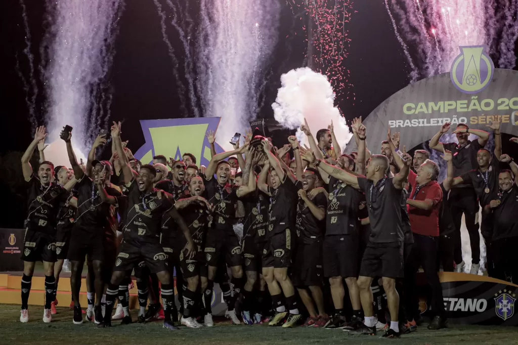Vitória vence o Sport e celebra o título da Série B no Barradão
