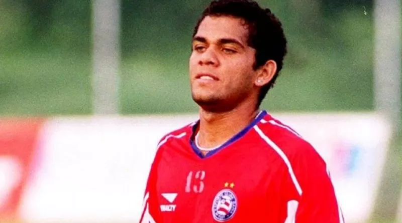 Após condenação, Bahia retira foto em homenagem a Daniel Alves de museu