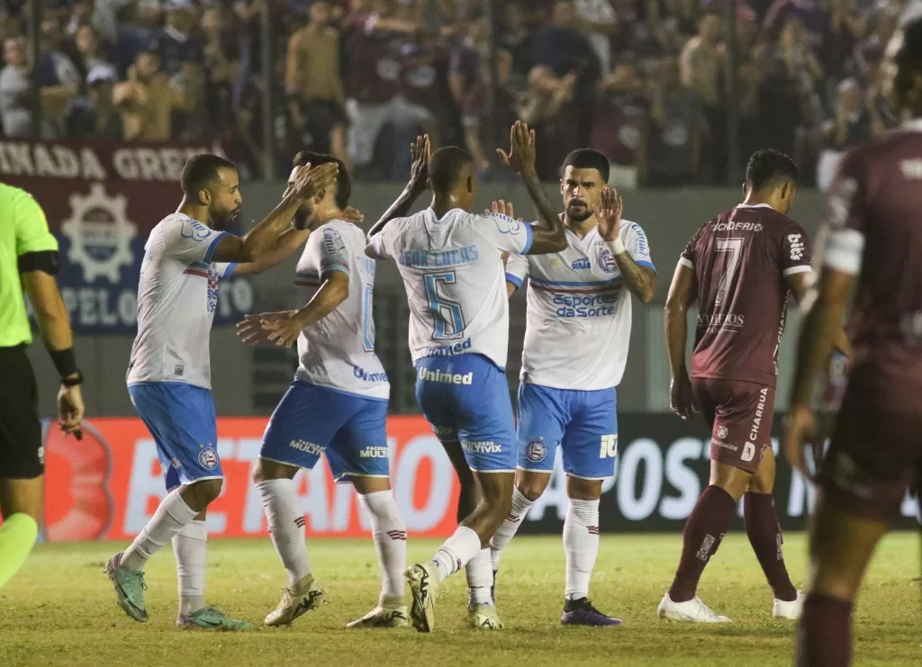 No sufoco, Bahia cede empate no tempo normal, vai à disputa de pênaltis e avança na Copa do Brasil