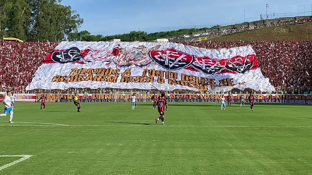 Vitória vira para cima do Bahia e abre vantagem na final do Campeonato Baiano