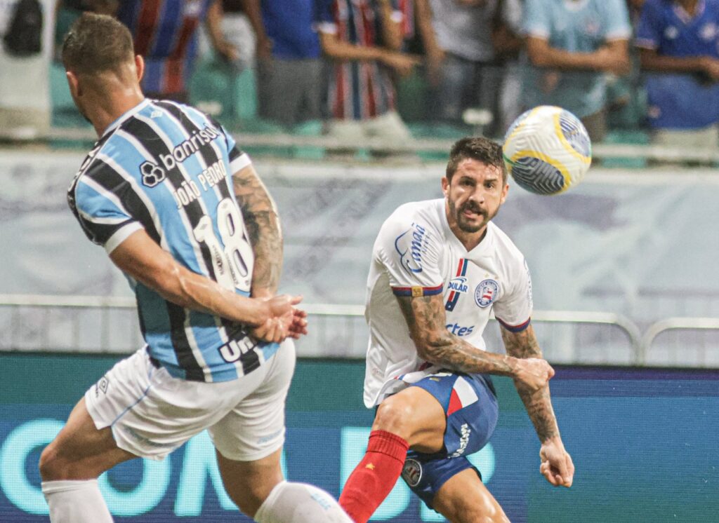 Com Everaldo dando a volta por cima, Bahia vence o Grêmio na Fonte Nova 1