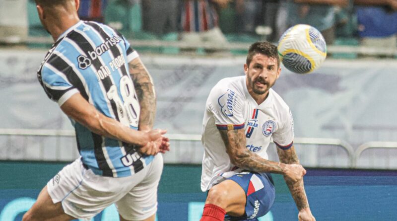 Com Everaldo dando a volta por cima, Bahia vence o Grêmio na Fonte Nova 2