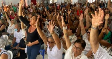 Professores da rede pública estadual aprovam paralisação