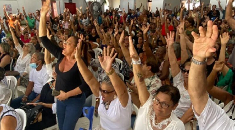 Professores da rede pública estadual aprovam paralisação