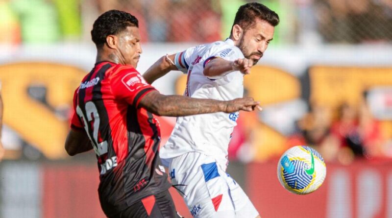 Vitória marca 2 a 0 no primeiro BA-VI do Brasileirão, mas sede o empate para o rival no Barradão