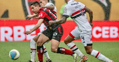 Sob intervenção da arbitragem, Vitória fica com um a menos no início da partida e perde para o São Paulo no Barradão