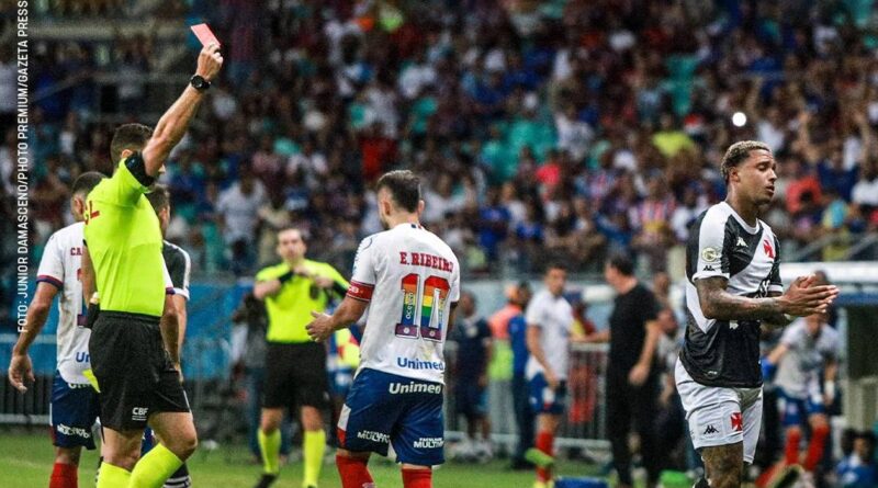 Arbitragem de Bahia e Vasco pelo Brasileirão é questionada na web