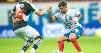 Beneficiado por expulsão, Bahia vira sobre o Vasco e segue na parte de cima da tabela do Brasileirão