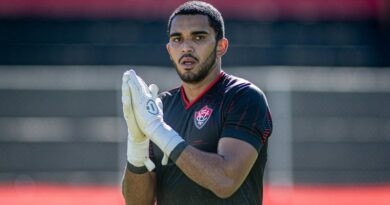 Vitória renova contrato com o goleiro Lucas Arcanjo até 2027