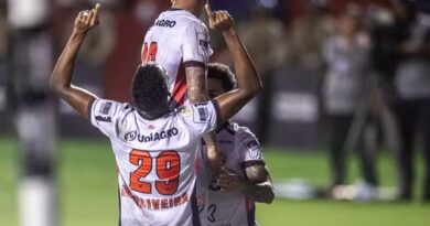 Vitória surpreende, goleia o Atlético-MG e deixa a zona de rebaixamento