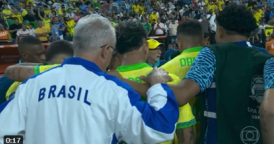 Técnico ou fantoche na Seleção? Roda de jogadores antes da disputa de pênaltis exclui Dorival Junior