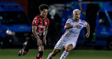 Com gol no fim, Vitória perde para o Flamengo no Barradão e estaciona na zona de rebaixamento