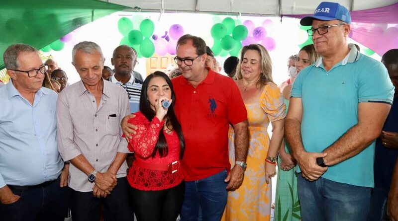 Vice-prefeito de Lauro de Freitas abandona Moema e declara apoio a Débora Régis