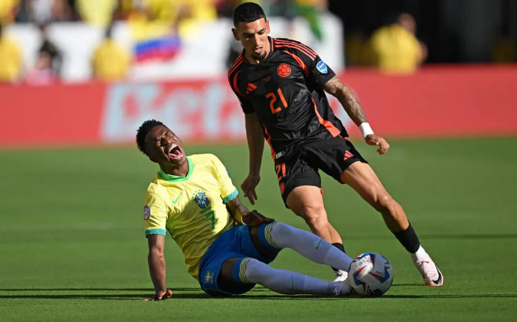 Ao som de 'olé', time de Dorival e da CBF empata com a Colômbia em jogo vexatório para o futebol brasileiro