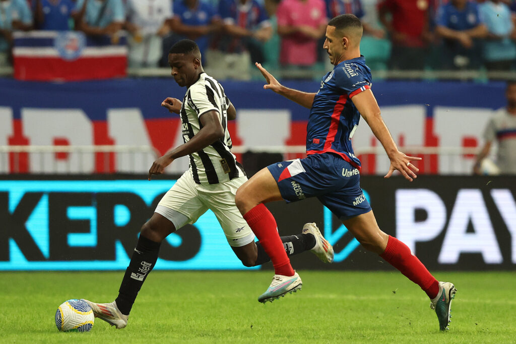 Com expulsão polêmica, Bahia fica um a mais, vence o Botafogo e avança na Copa do Brasil
