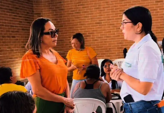 Assessora de Flávio Matos é flagrada coordenando inscrição do “Minha Casa, Minha Vida na orla de Camaçari