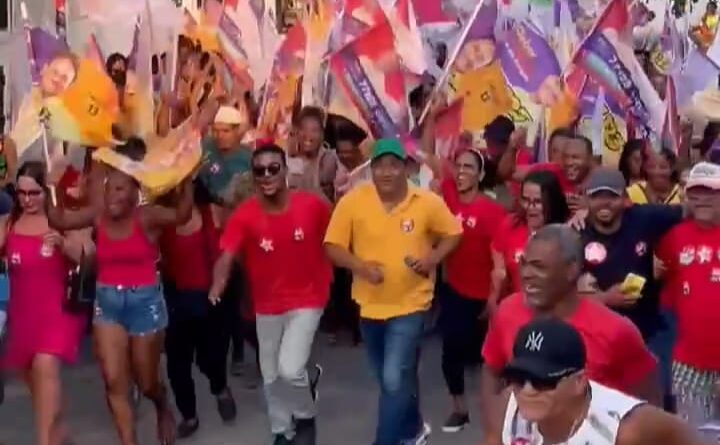 Corridinha de Cleber Alves conquista o público e contagia campanha política em Camaçari