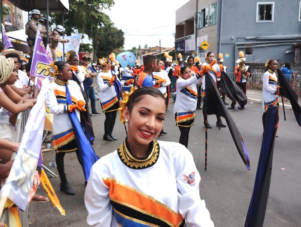 Desfile cívico em Abrantes reúne cultura e política na manhã ensolarada deste domingo (22)
