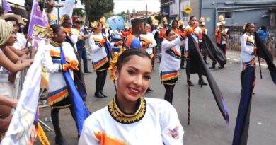 Desfile cívico em Abrantes reúne cultura e política na manhã ensolarada deste domingo (22)