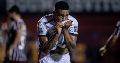 Com pênalti polêmico no fim, Vitória bate o Fluminense e se afasta da zona de rebaixamento