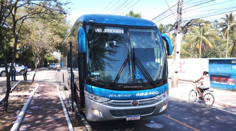 Três homens assaltam ônibus que seguia de Salvador para Rio Real via Linha Verde