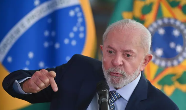 Carro da comitiva de Lula é roubado na Baixada Fluminense