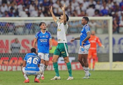 Com gol no fim, Palmeiras passa pelo Bahia em plena Arena Fonte Nova e mantém chances do título