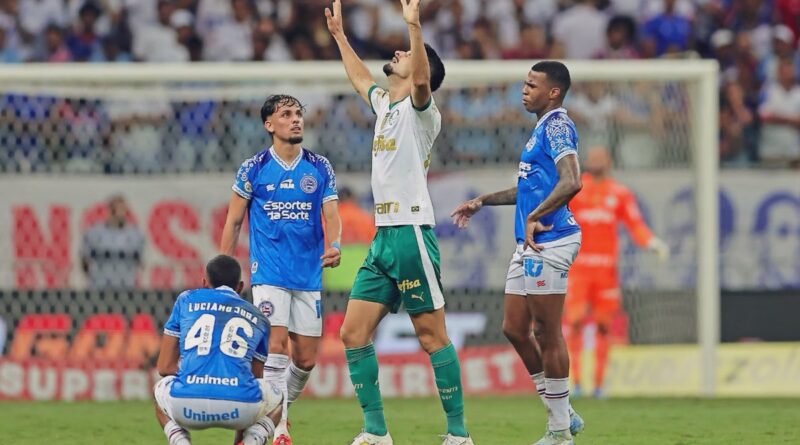 Com gol no fim, Palmeiras passa pelo Bahia em plena Arena Fonte Nova e mantém chances do título