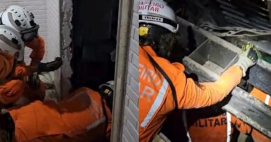 Elevador desaba do sexto andar de prédio na capital baiana e dois funcionários morrem com a queda