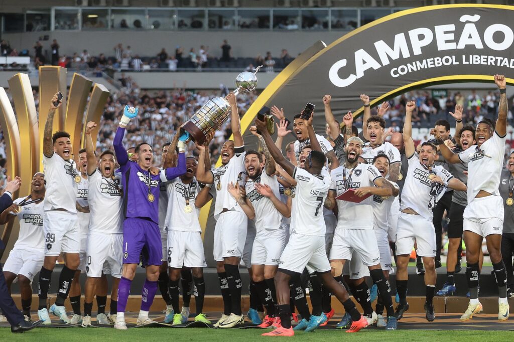 Botafogo supera o Atlético-MG e é campeão da Libertadores