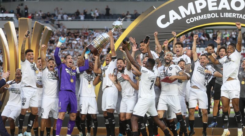 Botafogo supera o Atlético-MG e é campeão da Libertadores