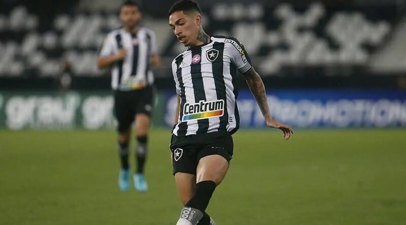 Vitória acerta a contratação de lateral-esquerdo do Botafogo