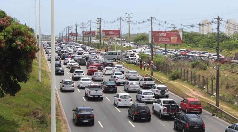 Evento religioso com Bispo Bruno Leonardo trava trânsito na Paralela