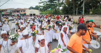 Lavagem de Barra de Pojuca marca abertura das festas populares da orla de Camaçari