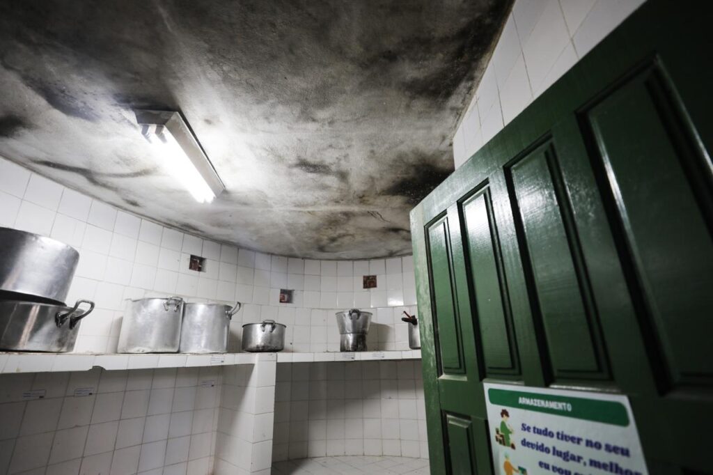 Escolas deixadas em estado crítico pelo governo Elinaldo passam por vistoria para a volta às aulas