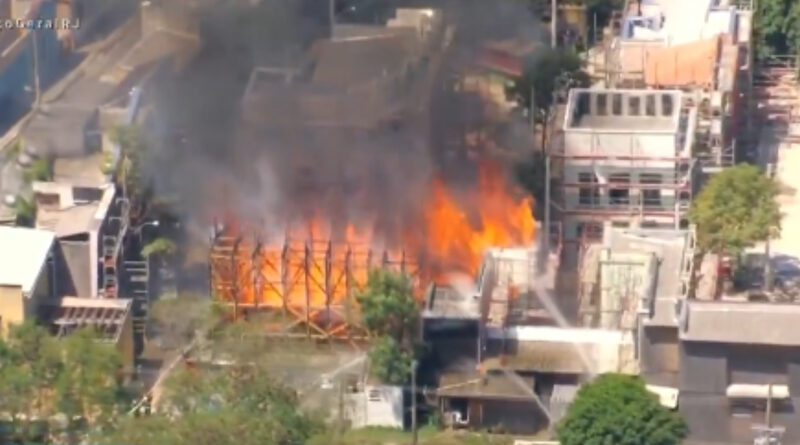 Incêndio destrói cidade cenográfica da Rede Globo