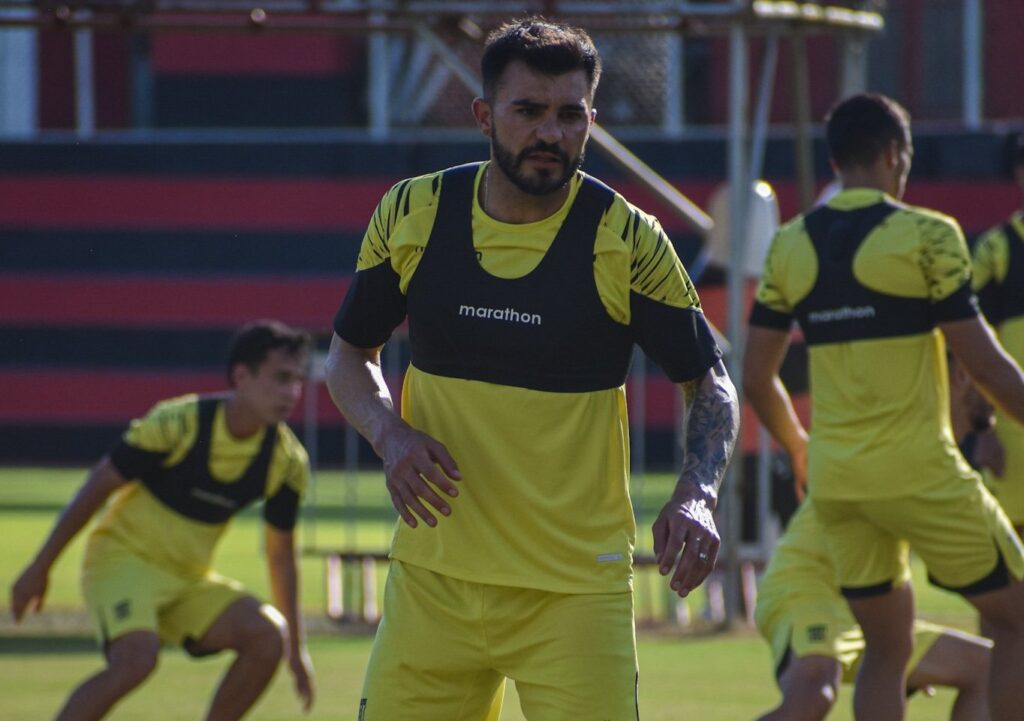 The Strongest treina no Barradão antes de jogo decisivo contra o Bahia na Pré-Libertadores